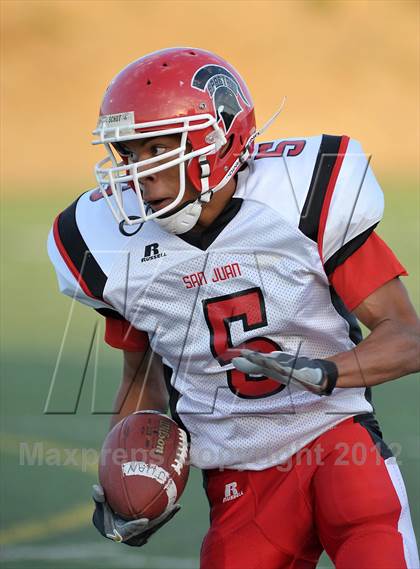 Thumbnail 1 in San Juan vs. Valley Christian photogallery.