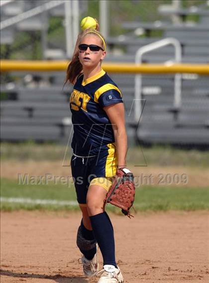 Thumbnail 3 in Fitch vs Mercy (CIAC Class LL Semifinal) photogallery.