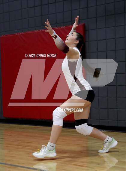 Thumbnail 2 in Salpointe Catholic vs. Canyon del Oro (Lancer Invitational) photogallery.