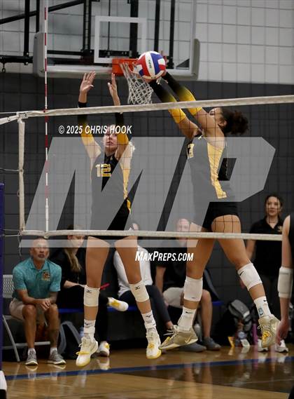 Thumbnail 3 in Salpointe Catholic vs. Canyon del Oro (Lancer Invitational) photogallery.