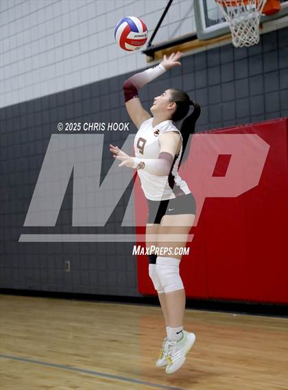 Thumbnail 3 in Salpointe Catholic vs. Canyon del Oro (Lancer Invitational) photogallery.