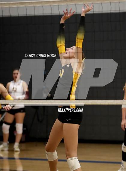 Thumbnail 2 in Salpointe Catholic vs. Canyon del Oro (Lancer Invitational) photogallery.