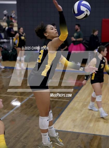 Thumbnail 2 in Salpointe Catholic vs. Canyon del Oro (Lancer Invitational) photogallery.