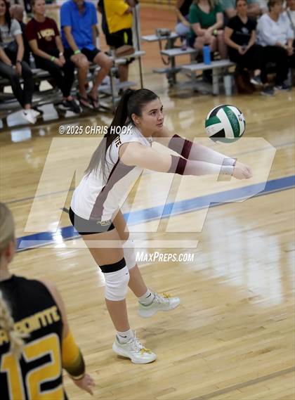 Thumbnail 2 in Salpointe Catholic vs. Canyon del Oro (Lancer Invitational) photogallery.
