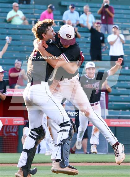 Thumbnail 1 in  Desert Mountain (AIA 5A Final Awards) photogallery.