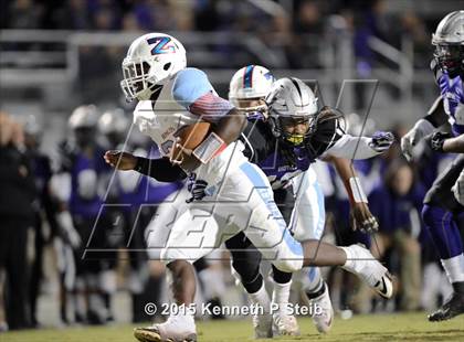 Thumbnail 3 in Dutchtown vs. Zachary (LHSAA Class 5A 2nd Round) photogallery.