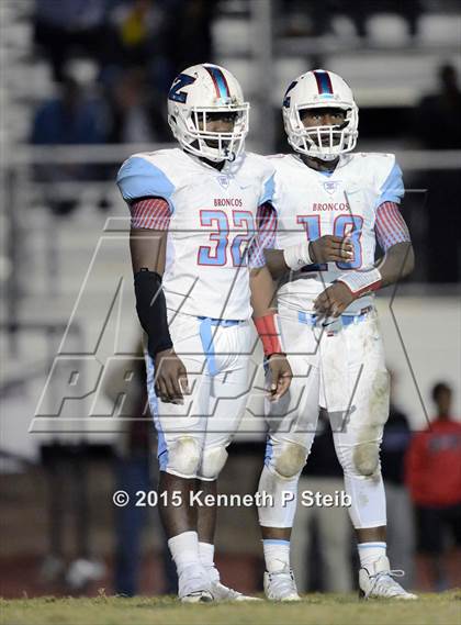 Thumbnail 1 in Dutchtown vs. Zachary (LHSAA Class 5A 2nd Round) photogallery.