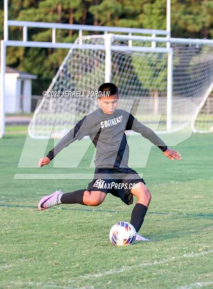 Thumbnail 1 in Enloe @ Southeast Raleigh photogallery.