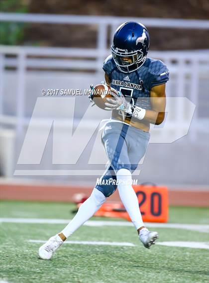 Thumbnail 3 in Sierra Canyon vs Campbell Hall photogallery.