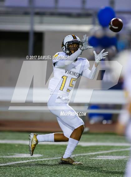 Thumbnail 3 in Sierra Canyon vs Campbell Hall photogallery.
