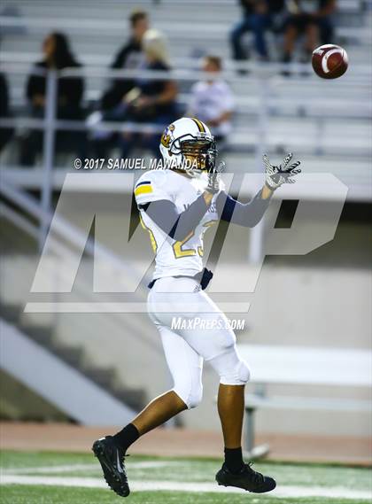 Thumbnail 3 in Sierra Canyon vs Campbell Hall photogallery.