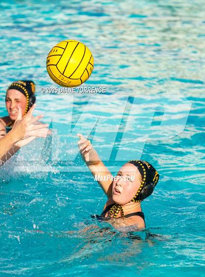 Thumbnail 3 in Foothill vs Woodrow Wilson (Bill Barnett Holiday Cup) photogallery.