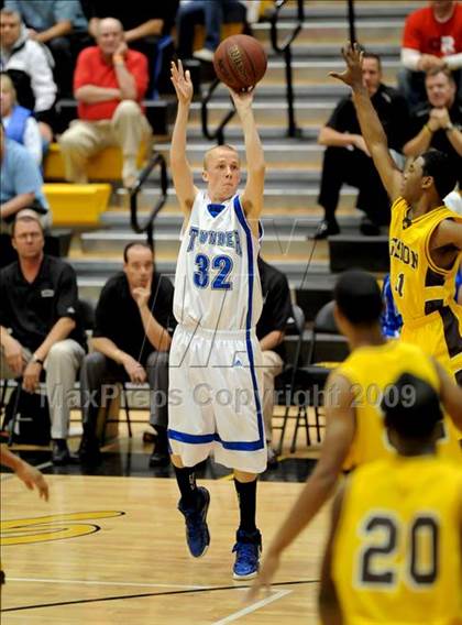 Thumbnail 3 in Mission vs. Rocklin (Common Good Classic) photogallery.