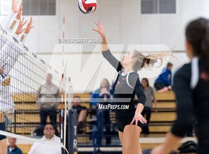 Thumbnail 3 in Monte Vista vs. Oak Ridge (CIF NorCal Regional D1 Semifinal) photogallery.