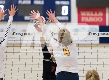 Thumbnail 2 in Monte Vista vs. Oak Ridge (CIF NorCal Regional D1 Semifinal) photogallery.