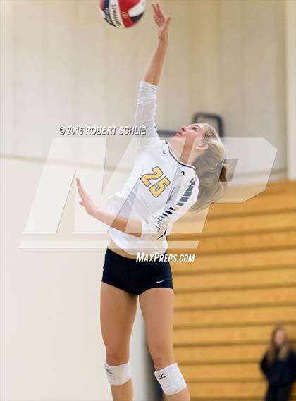 Thumbnail 2 in Monte Vista vs. Oak Ridge (CIF NorCal Regional D1 Semifinal) photogallery.