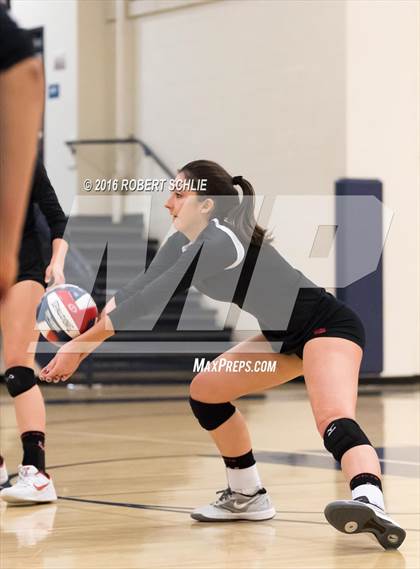 Thumbnail 2 in Monte Vista vs. Oak Ridge (CIF NorCal Regional D1 Semifinal) photogallery.