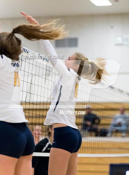 Thumbnail 2 in Monte Vista vs. Oak Ridge (CIF NorCal Regional D1 Semifinal) photogallery.