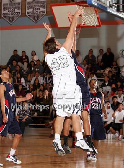 Thumbnail 3 in Bellarmine-Jefferson @ St. Genevieve photogallery.
