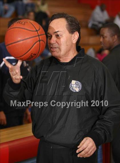 Thumbnail 2 in View Park vs. Mira Costa (Seahawk Classic) photogallery.