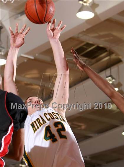 Thumbnail 2 in View Park vs. Mira Costa (Seahawk Classic) photogallery.