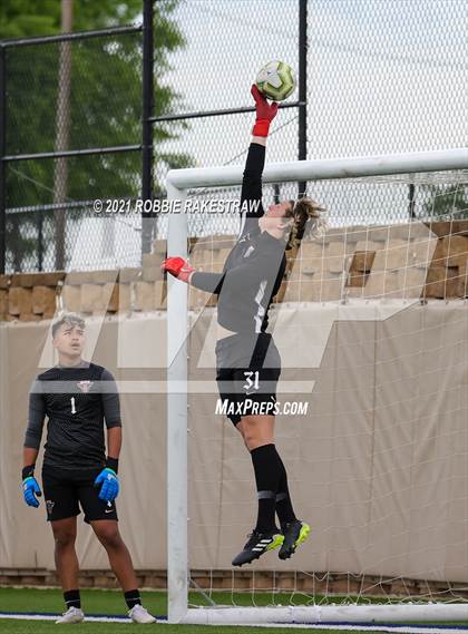 Thumbnail 2 in Lee vs. Rockwall-Heath (UIL 6A Final) photogallery.