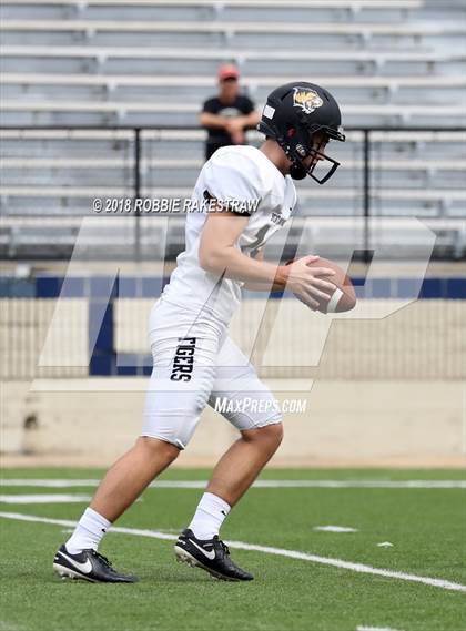 Thumbnail 2 in Aledo vs. Bentonville photogallery.