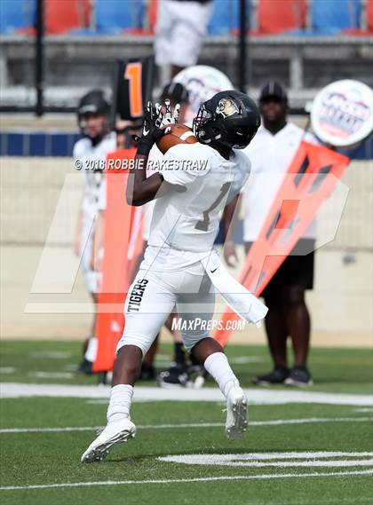 Thumbnail 2 in Aledo vs. Bentonville photogallery.