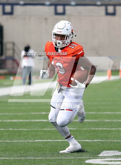 Thumbnail 3 in Aledo vs. Bentonville photogallery.