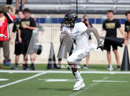 Thumbnail 3 in Aledo vs. Bentonville photogallery.
