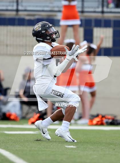 Thumbnail 3 in Aledo vs. Bentonville photogallery.