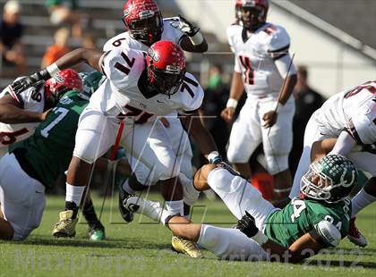 Thumbnail 2 in Arlington vs. Cedar Hill (UIL 5A Division 2 Regional Playoff) photogallery.