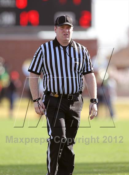 Thumbnail 3 in Arlington vs. Cedar Hill (UIL 5A Division 2 Regional Playoff) photogallery.