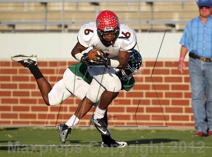 Thumbnail 3 in Arlington vs. Cedar Hill (UIL 5A Division 2 Regional Playoff) photogallery.
