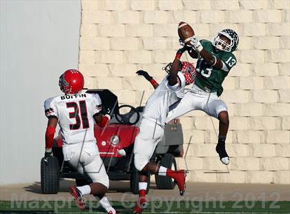 Thumbnail 2 in Arlington vs. Cedar Hill (UIL 5A Division 2 Regional Playoff) photogallery.