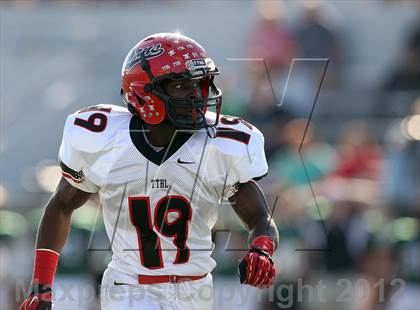 Thumbnail 2 in Arlington vs. Cedar Hill (UIL 5A Division 2 Regional Playoff) photogallery.