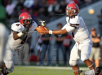 Thumbnail 1 in Arlington vs. Cedar Hill (UIL 5A Division 2 Regional Playoff) photogallery.