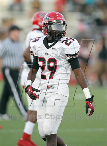 Thumbnail 2 in Arlington vs. Cedar Hill (UIL 5A Division 2 Regional Playoff) photogallery.