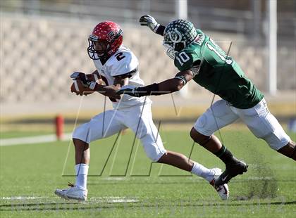 Thumbnail 3 in Arlington vs. Cedar Hill (UIL 5A Division 2 Regional Playoff) photogallery.