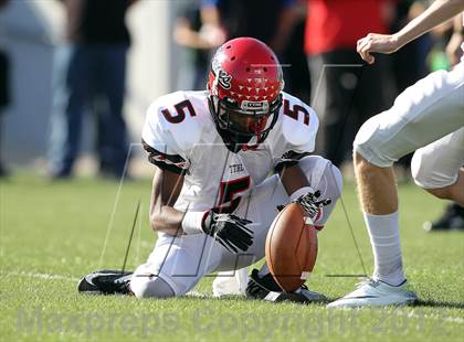 Thumbnail 3 in Arlington vs. Cedar Hill (UIL 5A Division 2 Regional Playoff) photogallery.