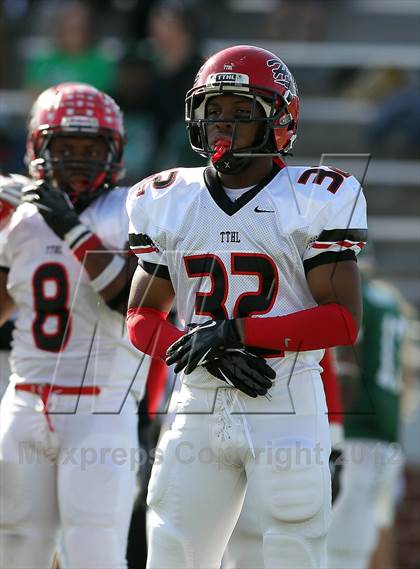 Thumbnail 2 in Arlington vs. Cedar Hill (UIL 5A Division 2 Regional Playoff) photogallery.