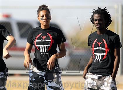 Thumbnail 1 in Arlington vs. Cedar Hill (UIL 5A Division 2 Regional Playoff) photogallery.