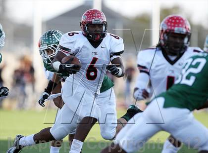 Thumbnail 3 in Arlington vs. Cedar Hill (UIL 5A Division 2 Regional Playoff) photogallery.