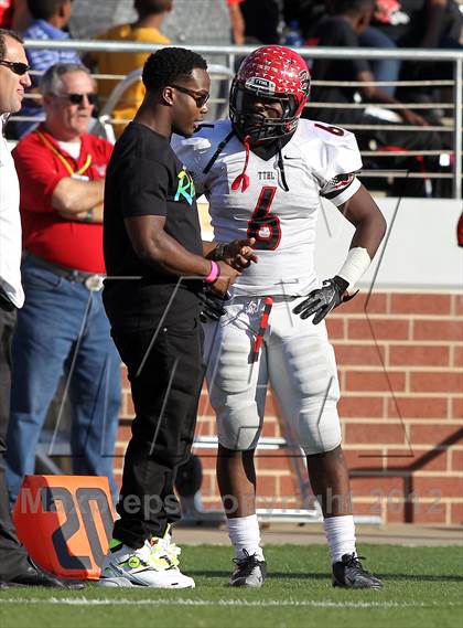 Thumbnail 1 in Arlington vs. Cedar Hill (UIL 5A Division 2 Regional Playoff) photogallery.