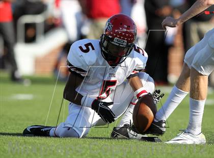 Thumbnail 2 in Arlington vs. Cedar Hill (UIL 5A Division 2 Regional Playoff) photogallery.