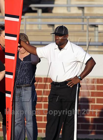 Thumbnail 1 in Arlington vs. Cedar Hill (UIL 5A Division 2 Regional Playoff) photogallery.