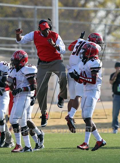 Thumbnail 2 in Arlington vs. Cedar Hill (UIL 5A Division 2 Regional Playoff) photogallery.