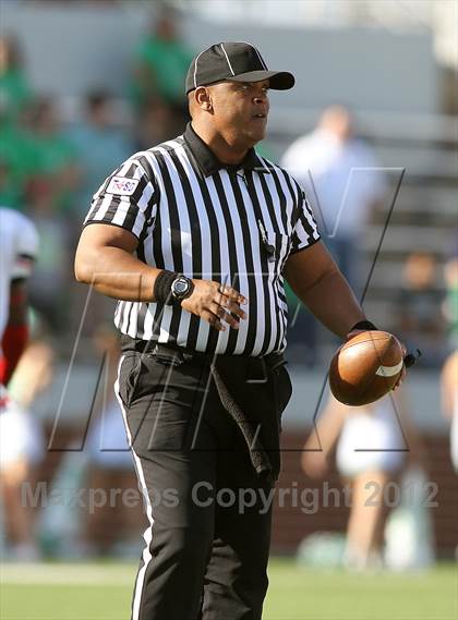 Thumbnail 3 in Arlington vs. Cedar Hill (UIL 5A Division 2 Regional Playoff) photogallery.