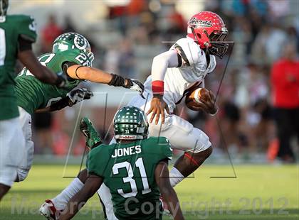 Thumbnail 1 in Arlington vs. Cedar Hill (UIL 5A Division 2 Regional Playoff) photogallery.