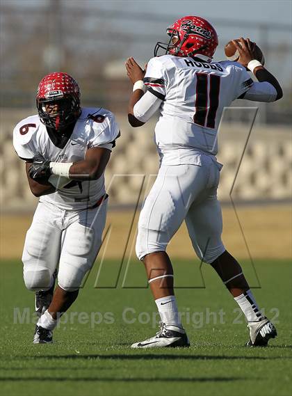 Thumbnail 1 in Arlington vs. Cedar Hill (UIL 5A Division 2 Regional Playoff) photogallery.